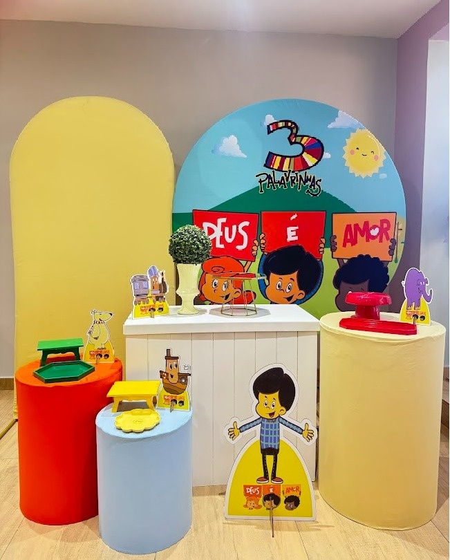 Três Palavrinhas Kit Diamante Com Mesa Branca - Felicittà Festas