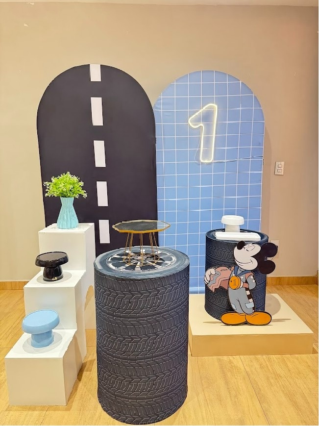 Mickey Corredor Composição Premium Com Escada E Palco Cilindro Pneu - Felicittà Festas