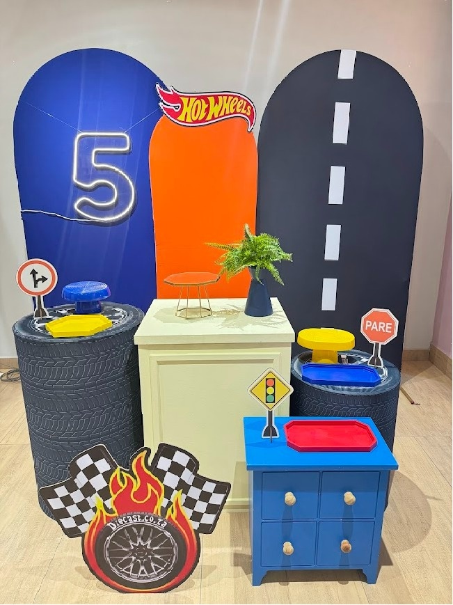 Hot Wheels Composição Premium Com Trio de Painéis Romano - Felicittà Festas