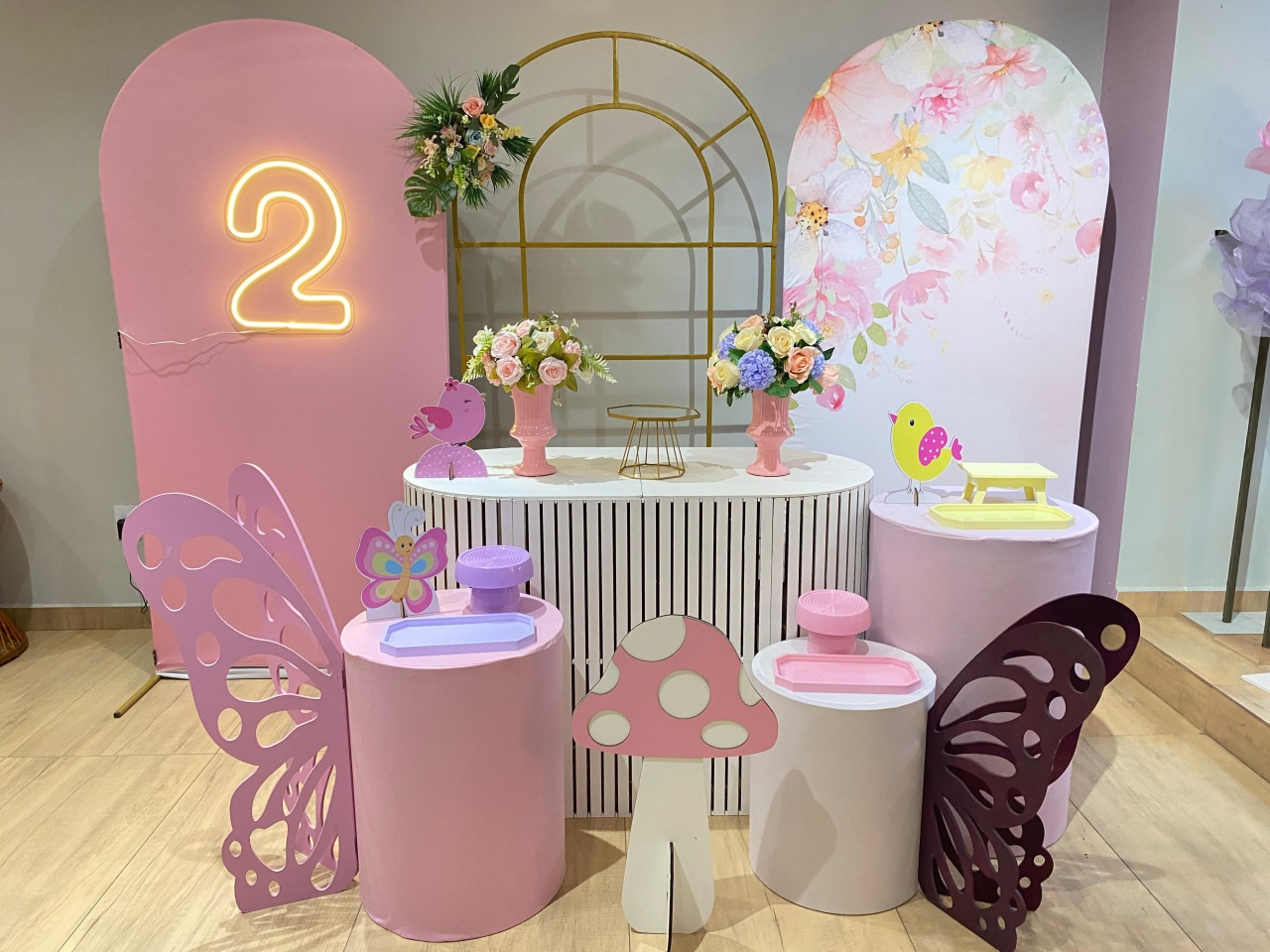 Jardim Rosa Composição Romano Diamante Especial Com Painel Janela - Felicittà Festas