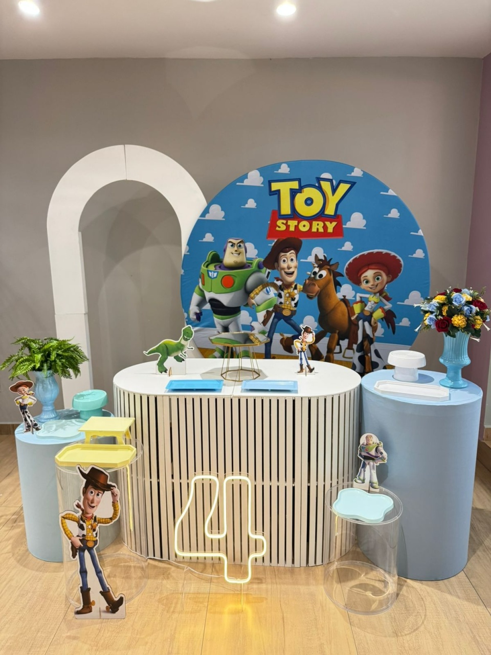 Toy Story Kit Diamante Com Mesas Em Acrílico E Cilindros Lisos Painel Vazado - Felicittà Festas
