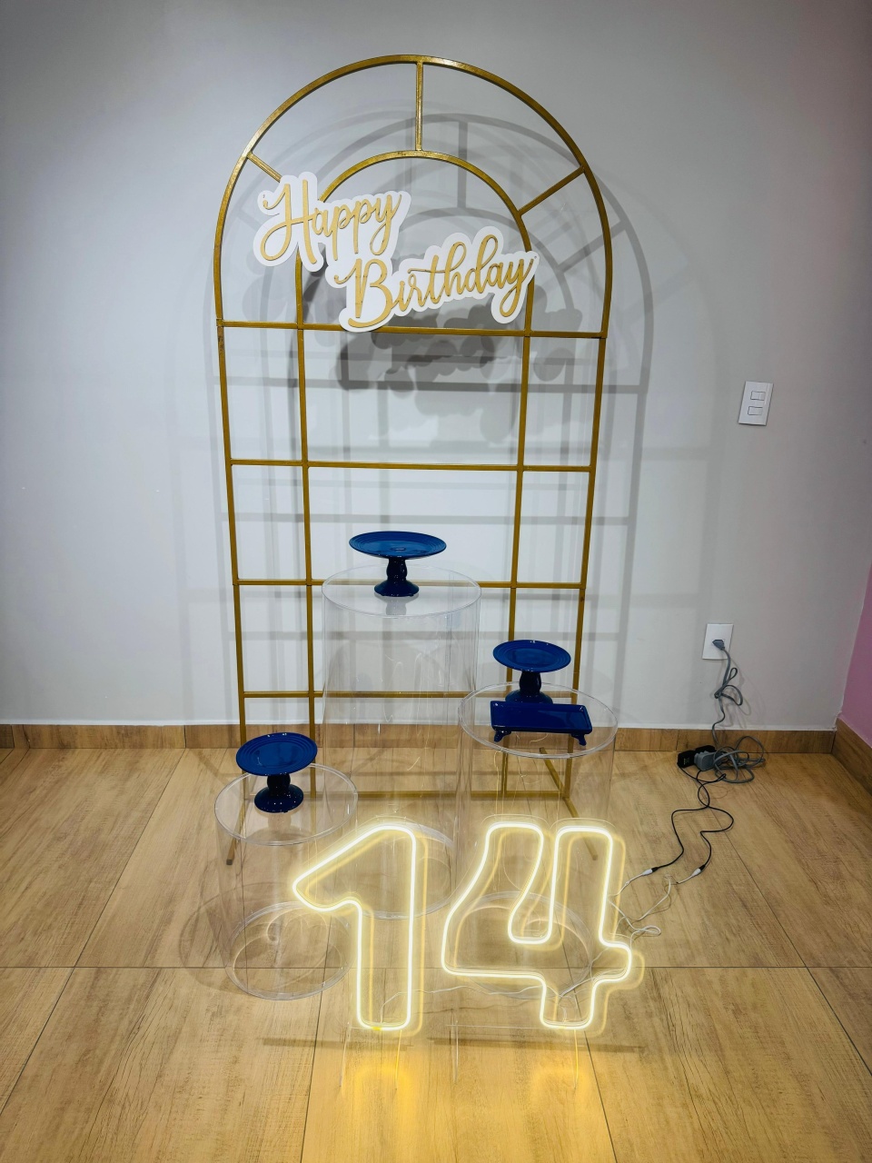 Composição Painel Janela E Mesas Cilindros de Acrílicos Adulto/ Juvenil - Felicittà Festas