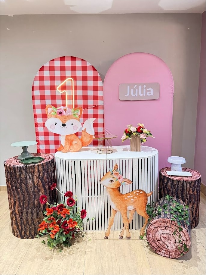 Bosque Kit Romano Diamante Com Mesa Branca E Troncos - Felicittà Festas
