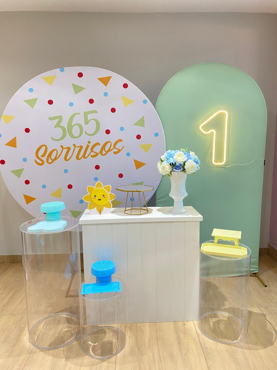 365 Sorrisos Kit Diamante Com Mesas Em Acrílico - Felicittà Festas