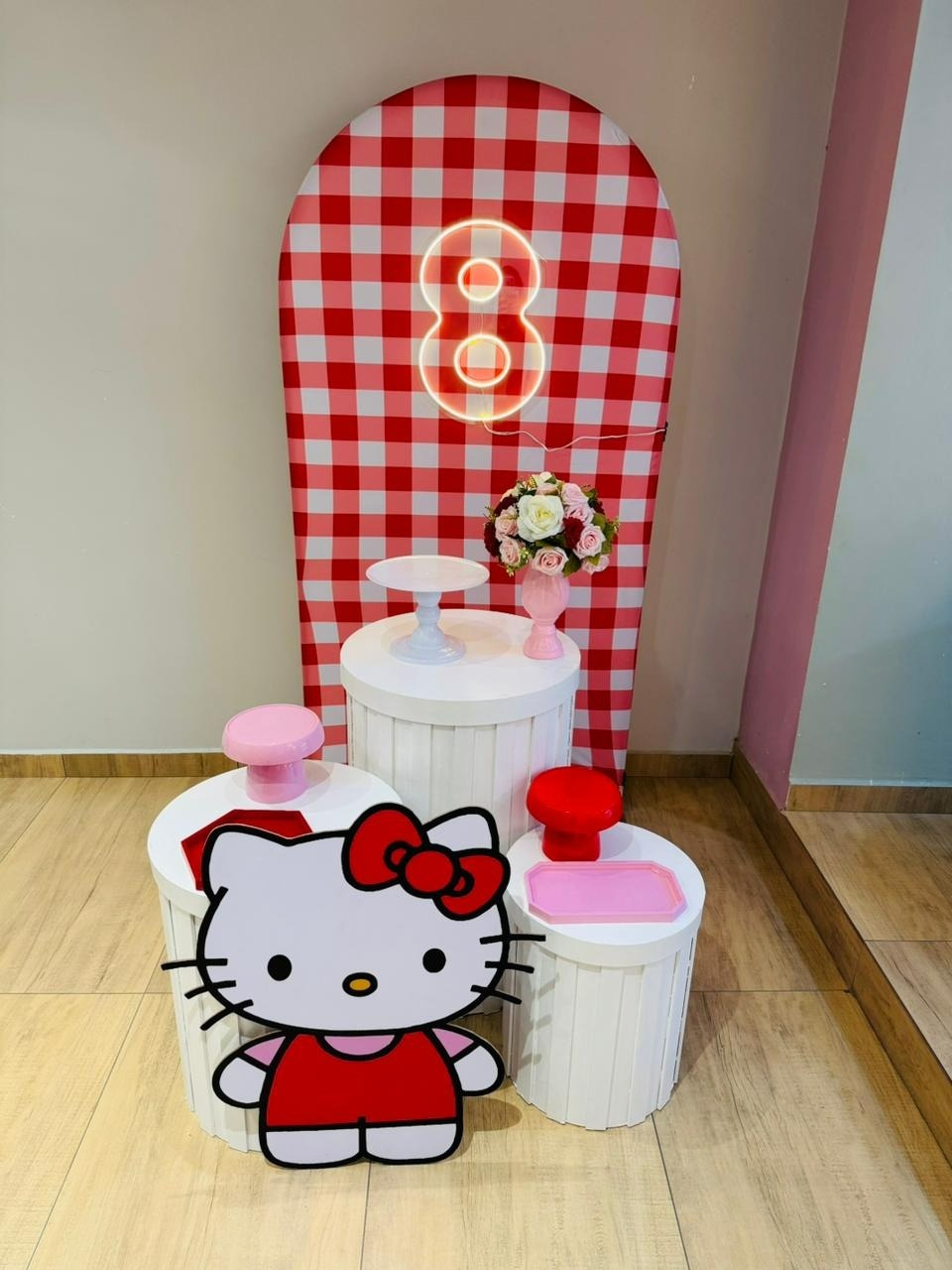 Hello Kitty Vermelha Composição Prata Com Cilindros Ripados - Felicittà Festas