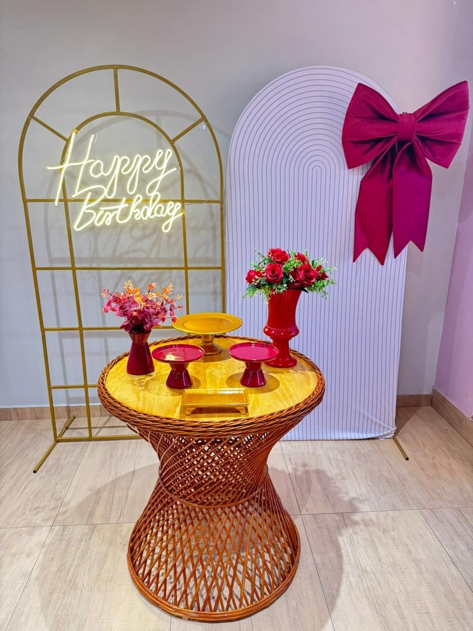 Composição Laço Vermelho E Mesa Cinturinha G - Felicittà Festas