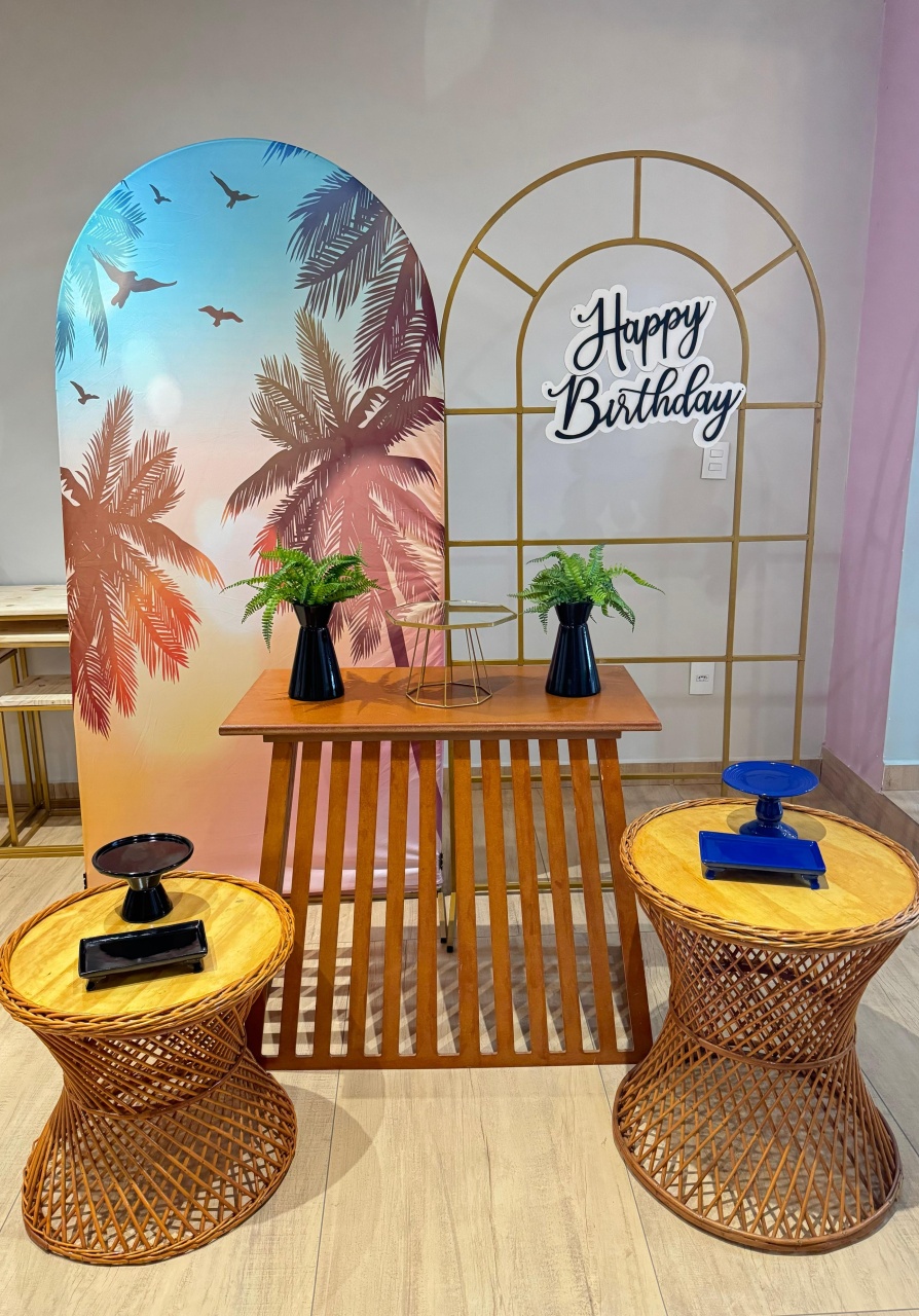 Tardezinha Com Mesa Triangulo E Cinturinha E Dois Painéis - Felicittà Festas