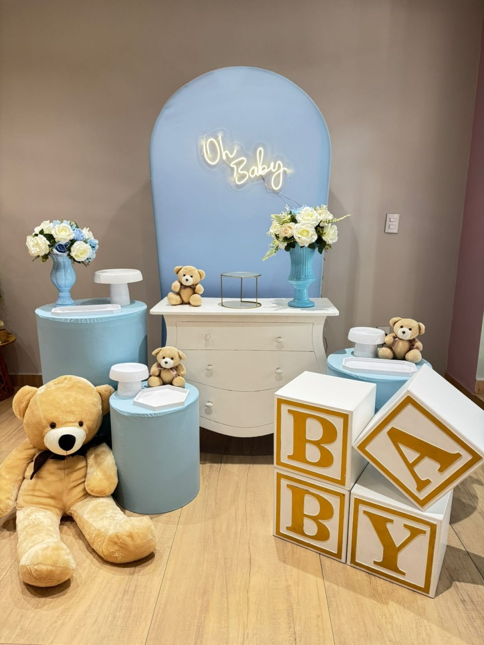 Chá de Bebê Romano Azul Ouro Com Cubos E Urso G - Felicittà Festas