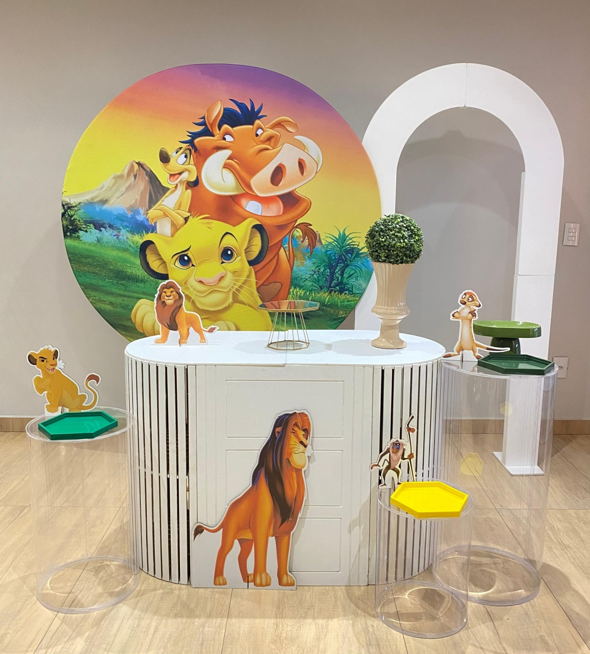 Rei Leão Diamante Com Mesa Branca E Mesas de Acrílico - Felicittà Festas