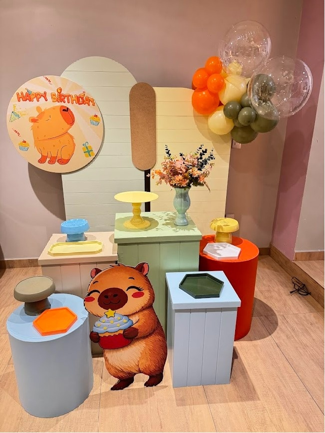 Capivara Composição Painel Degradêdê Trio Mesas Cubo Mdf E Cilindros - Felicittà Festas