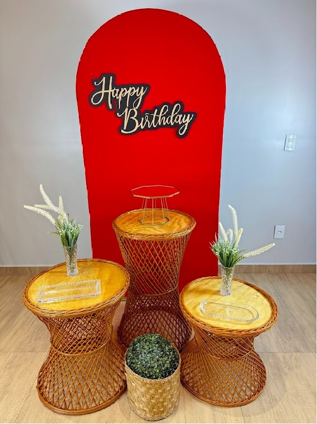 Composição Romano Vermelho Com Mesas Vime Adulto - Felicittà Festas