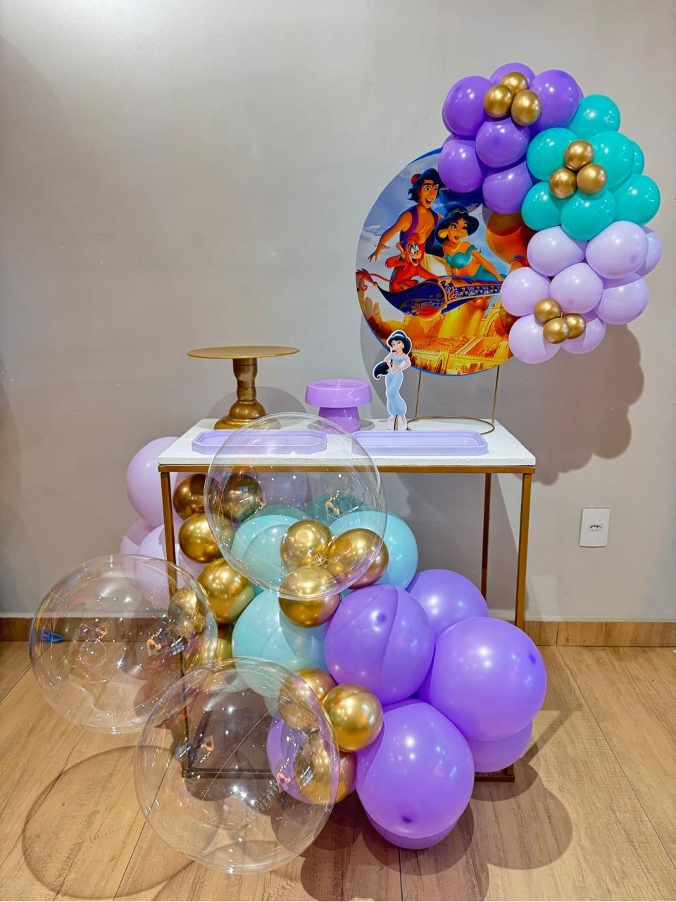 Aladdin E Jasmine Festa Na Mesa - Aparador E Balões Dentro da Mesa - Felicittà Festas