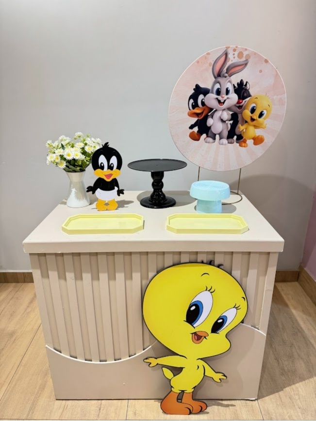 Festa Na Mesa Looney Tunes Com Personagem Piu Piu - Felicittà Festas