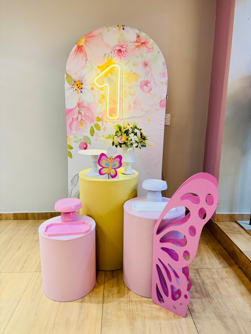 Jardim Rosa Composição Romano Com Cilindros - Felicittà Festas