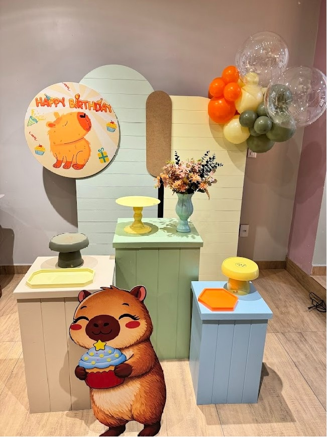 Capivara Composição Painel Degradêdê Trio Mesas Cubo Mdf - Felicittà Festas