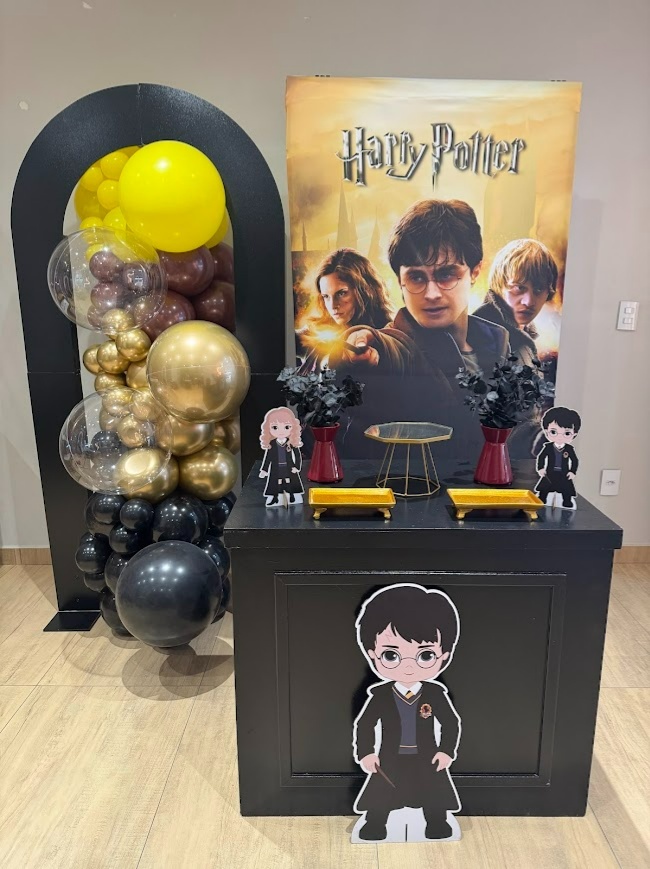 Harry Potter Composição Mesa Preta E Painel Vazado - Felicittà Festas