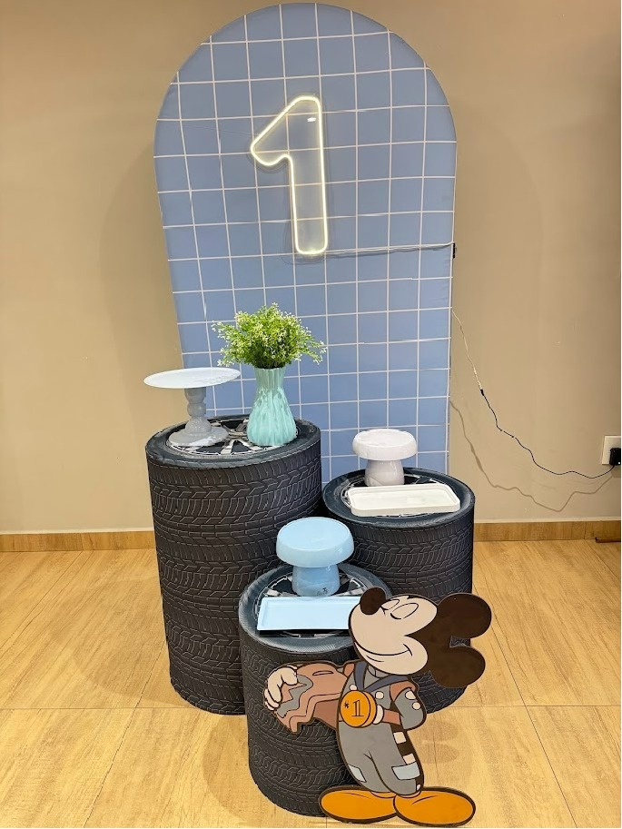 Mickey Corredor Romano Prata Painel Azul de Listras - Felicittà Festas