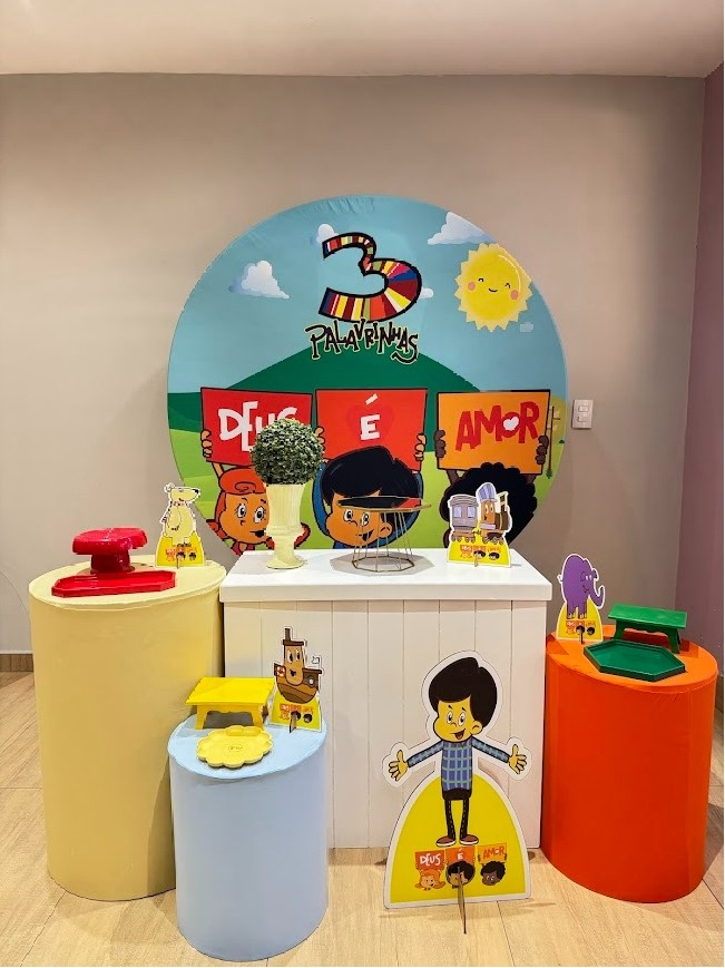 Três Palavrinhas Kit Ouro Com Mesa Branca - Felicittà Festas