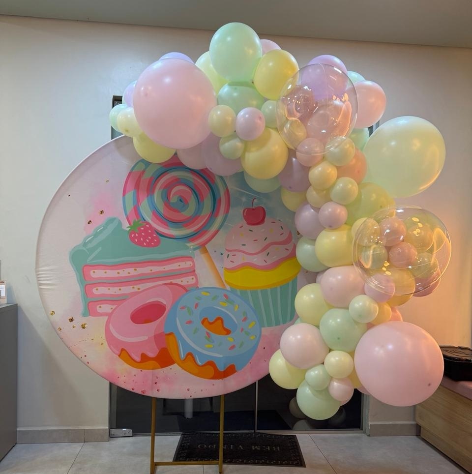 Meio Arco de Balões Express (Para Painel Redondo Ou Romano) Todo Com Balões Candy Collors - Felicittà Festas
