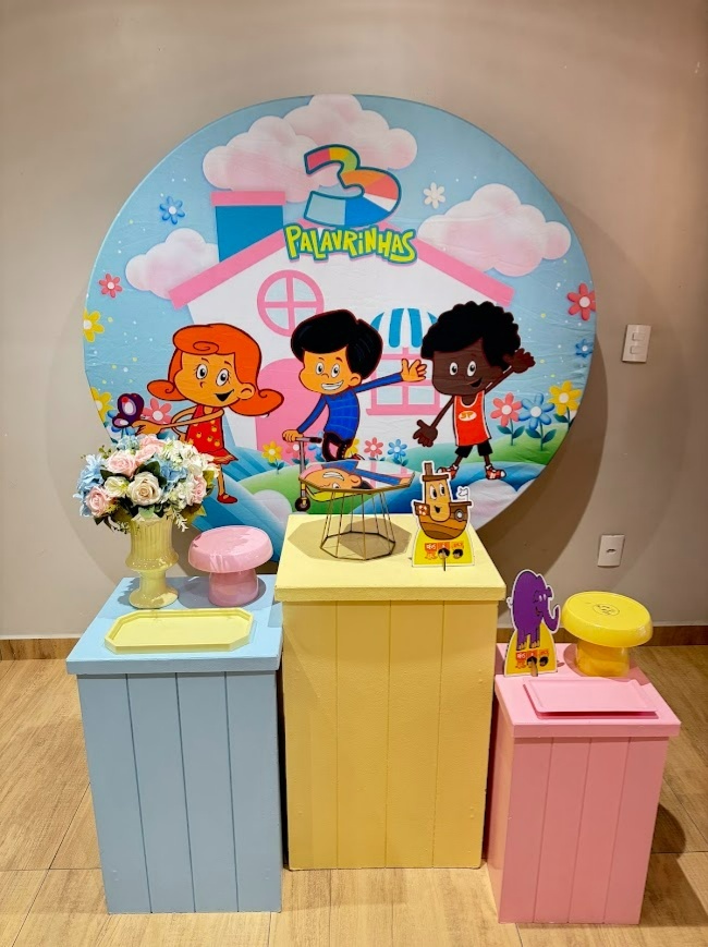 Três Palavrinhas Menina Kit Prata Com Mesinhas Cubo - Felicittà Festas