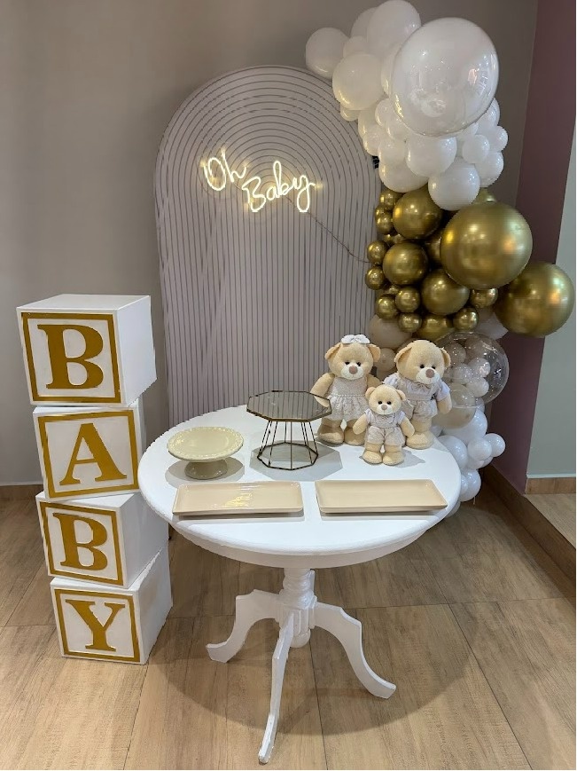 Chá de Bebê/ Revelação Mesa Redonda Painel Branco Com Família Urso - Felicittà Festas