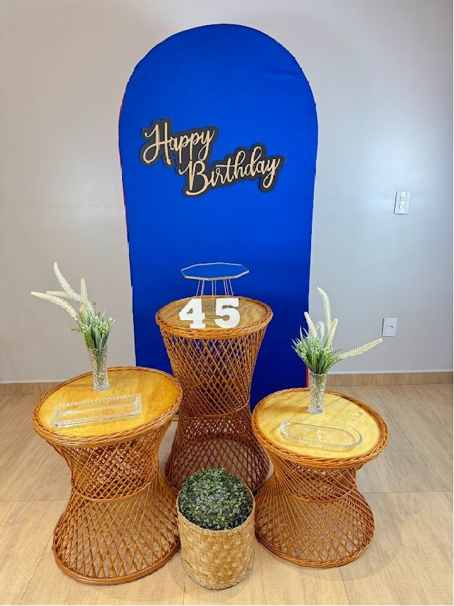 Composição Romano Azul Com Mesas Vime Adulto - Felicittà Festas