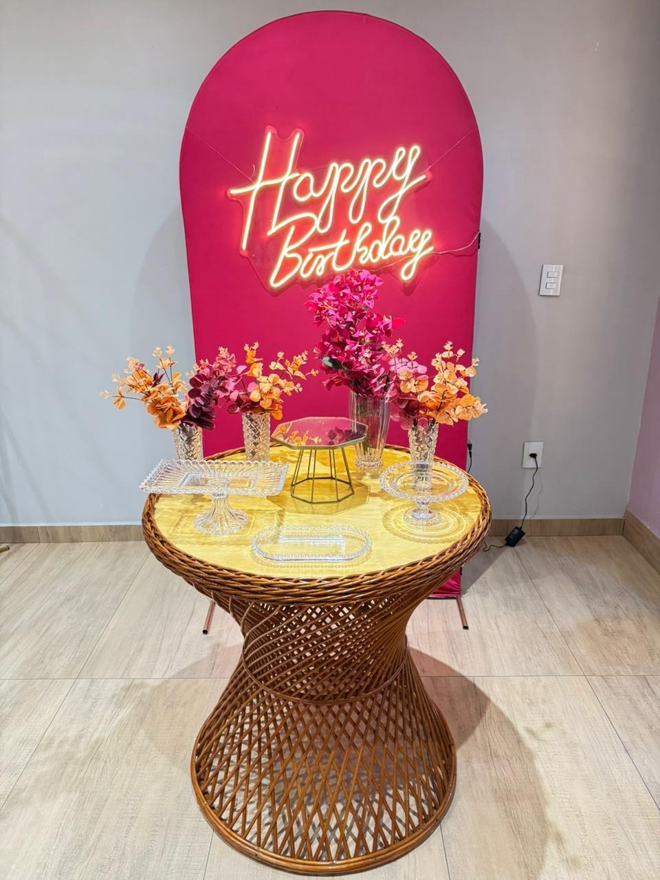 Composição Mesa Cinturinha Única E Painel de Tecido Pink - Felicittà Festas