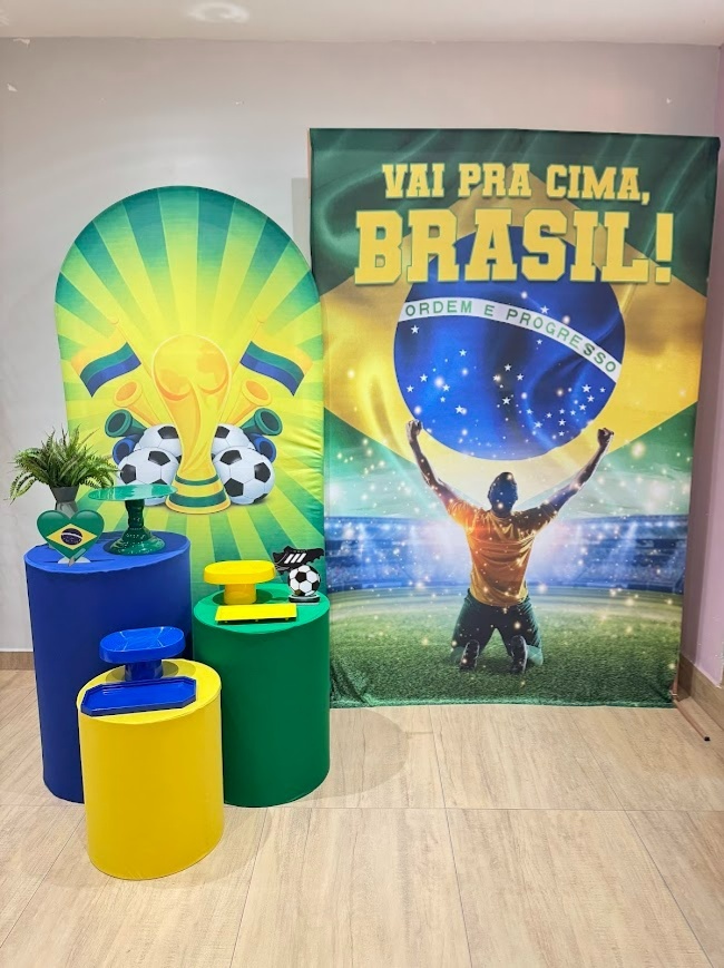 Kit Com Dois Painéis E Estrutura "Vai Pra Cima, Brasil" - Felicittà Festas
