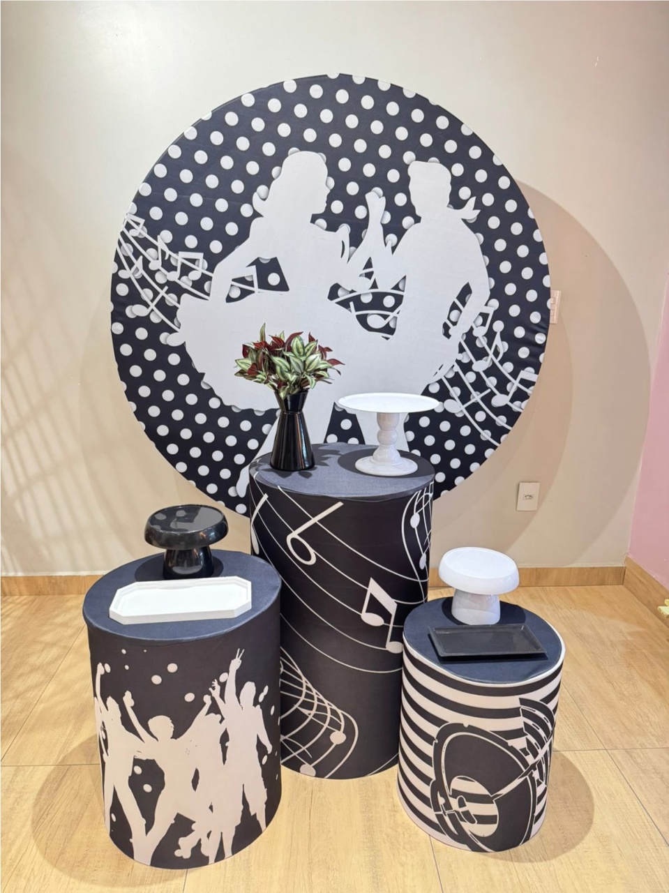 Kit Prata Anos 60, 70, 80 E 90 - Felicittà Festas