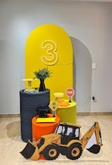 Trator Amarelo Com Painel Amarelo - Felicittà Festas