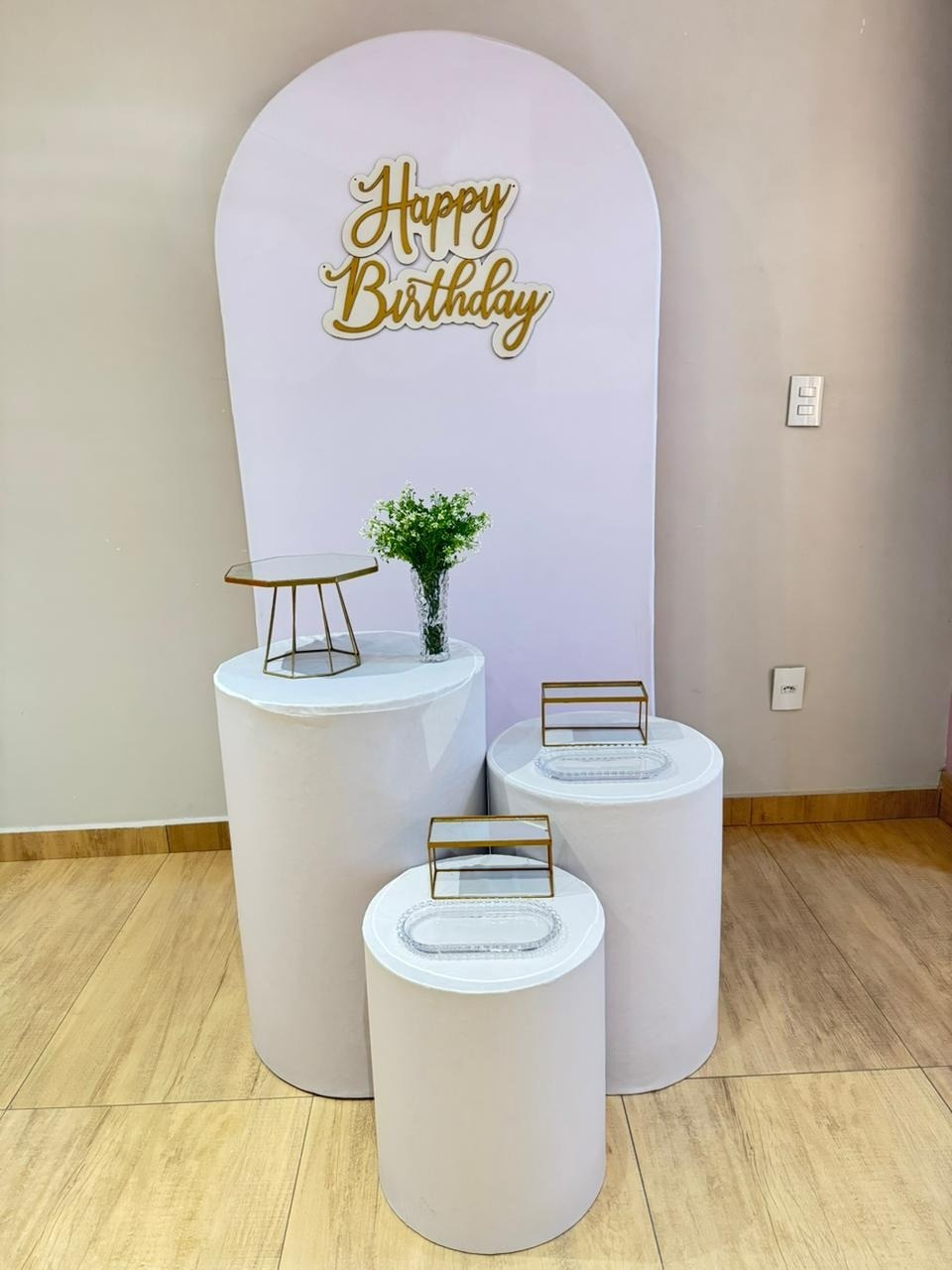 Composição Romano Branco Adulto Com Acessórios Espelhados - Felicittà Festas