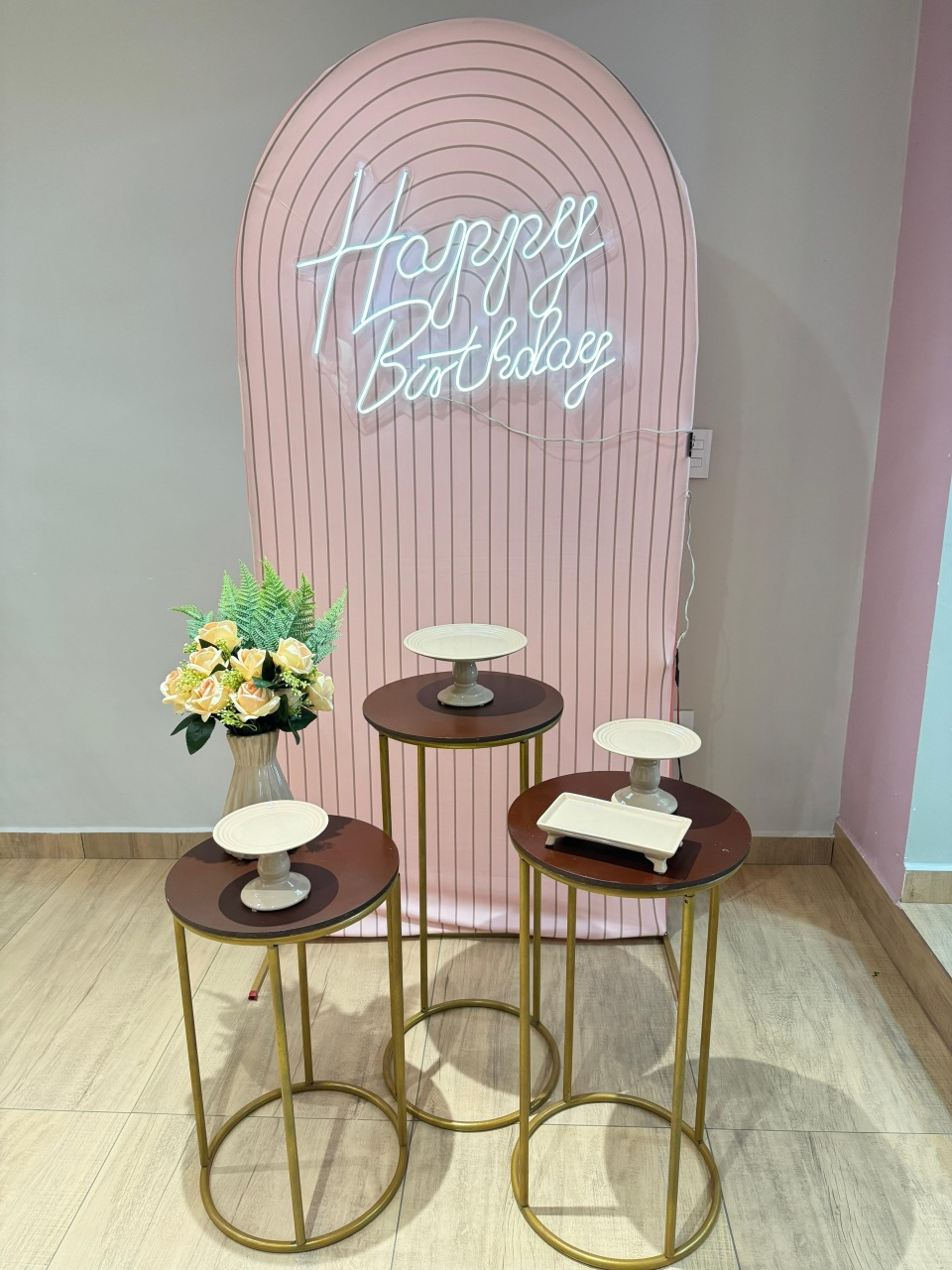 Composição Painel Rosa Ripado Mesas de Ferro - Felicittà Festas