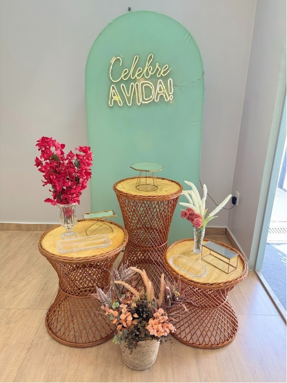 Composição Mesa Vime Cinturinha Com 1 Painel Com Tecido - Adulto - Felicittà Festas