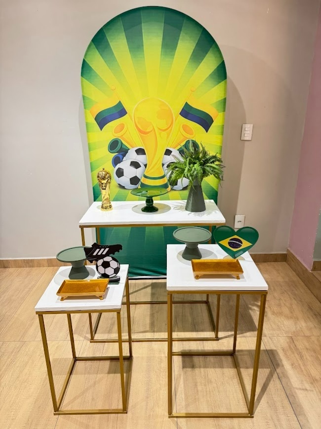 Copa Composição Com Mesas de Ferro E Painel Taça E Bolas - Felicittà Festas