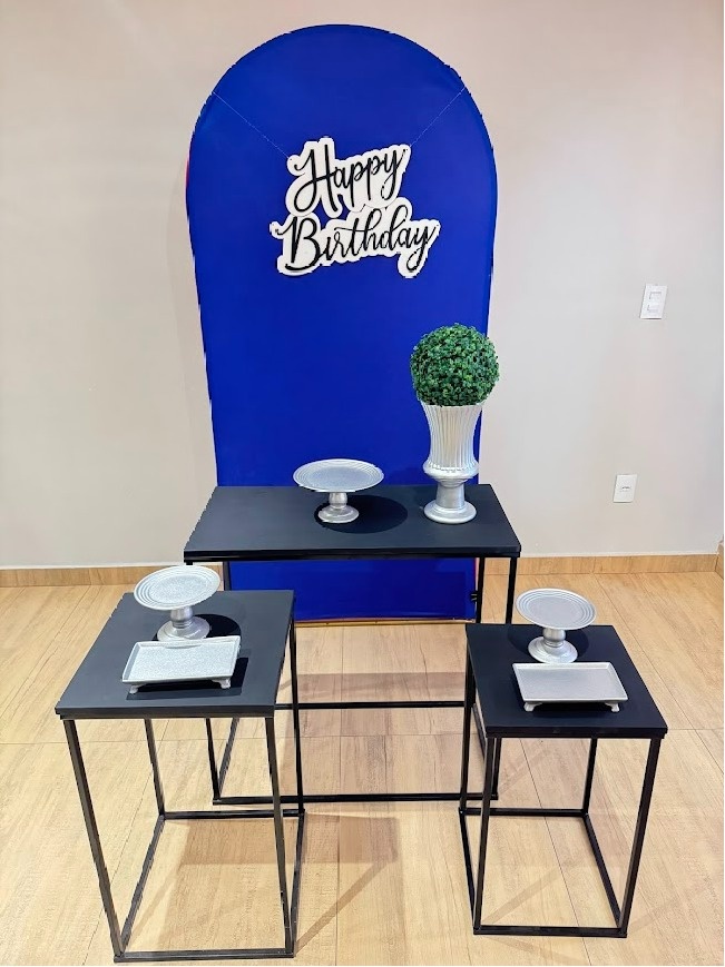 Composição Mesas Preta Painel Azul Adulto - Felicittà Festas