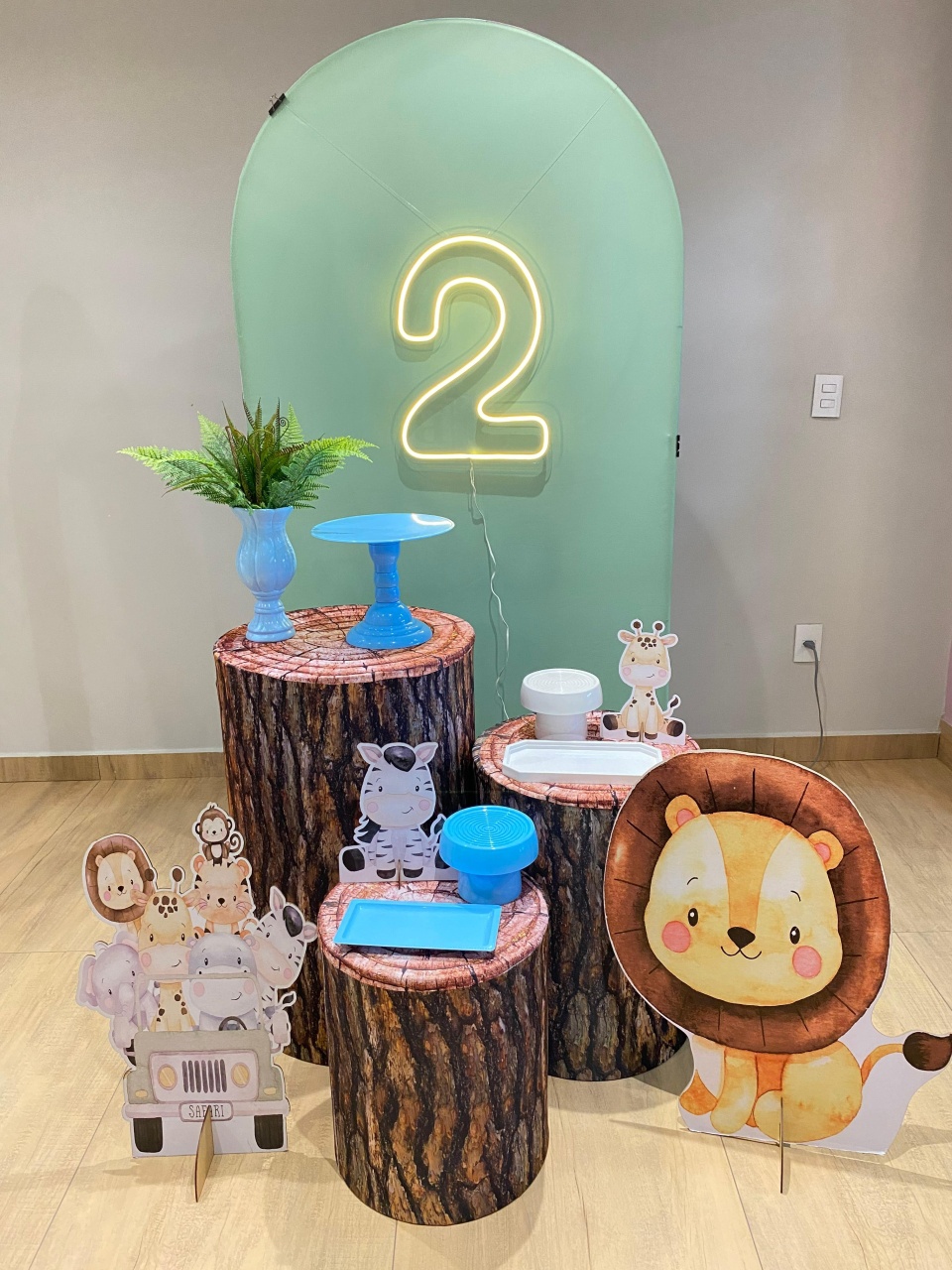 Safari Kit Romano Composição Prata Com 2 Displays de Chão - Felicittà Festas