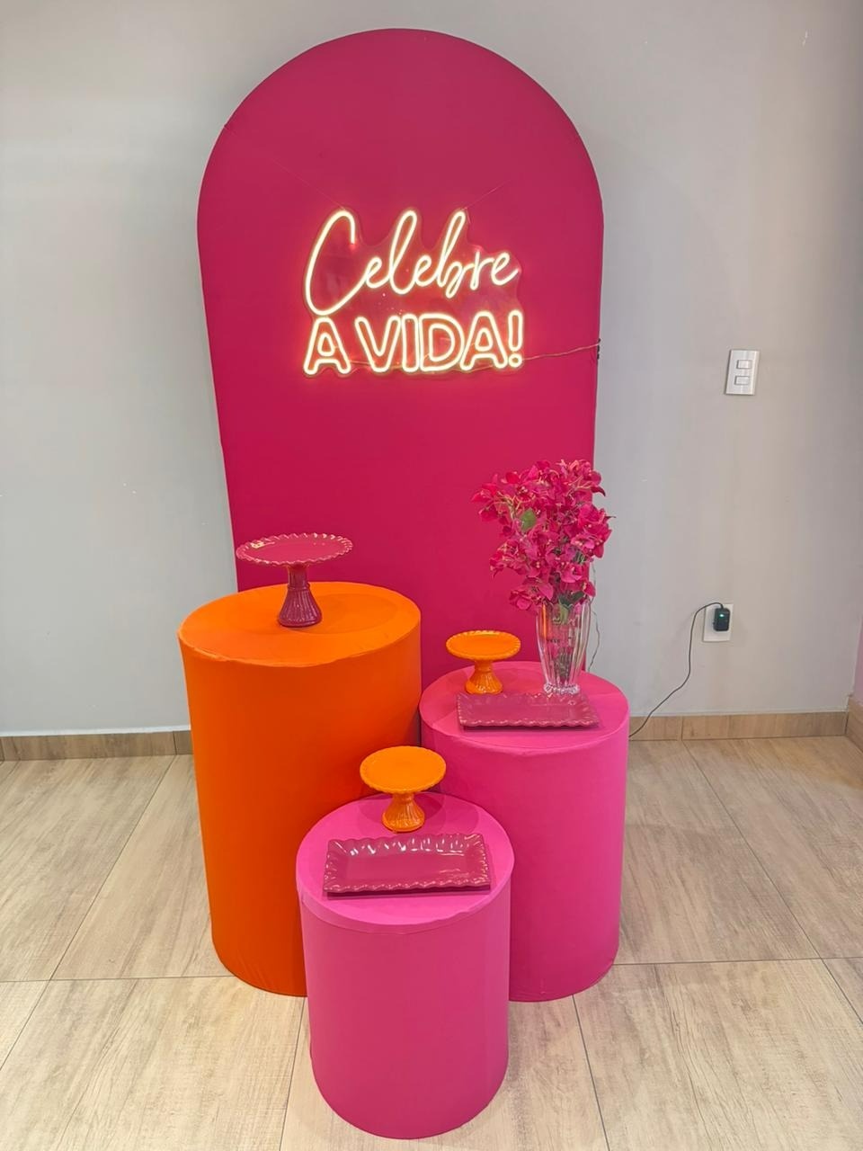 Composição Romano Pink Com Led Celebre A Vida - Felicittà Festas