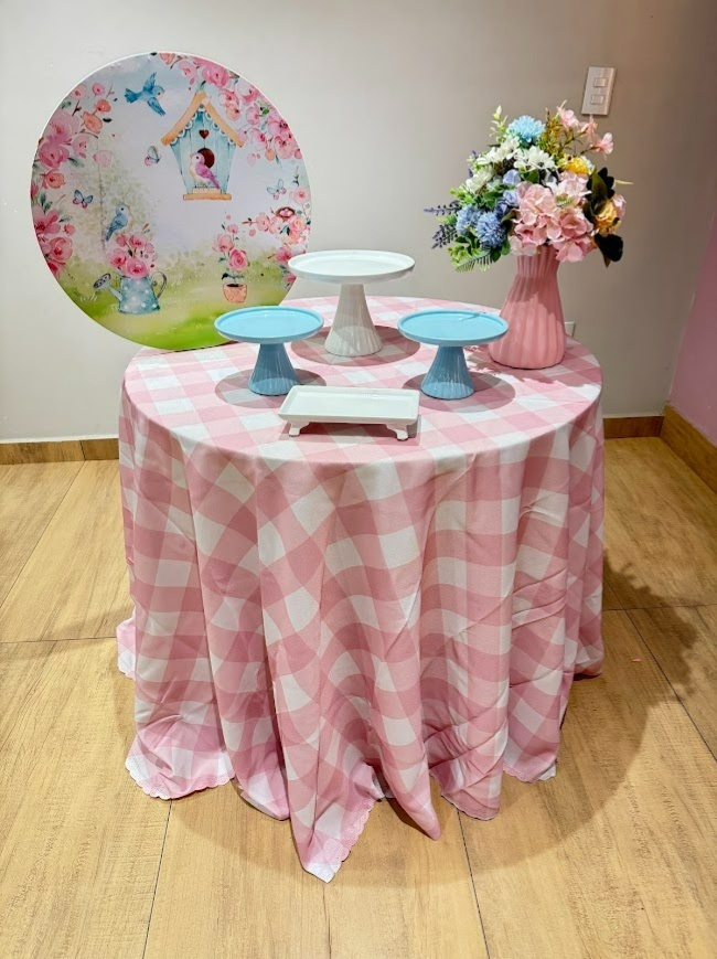 Composição Mesa Com Toalha de Mesa E Painel de Mesa - Felicittà Festas