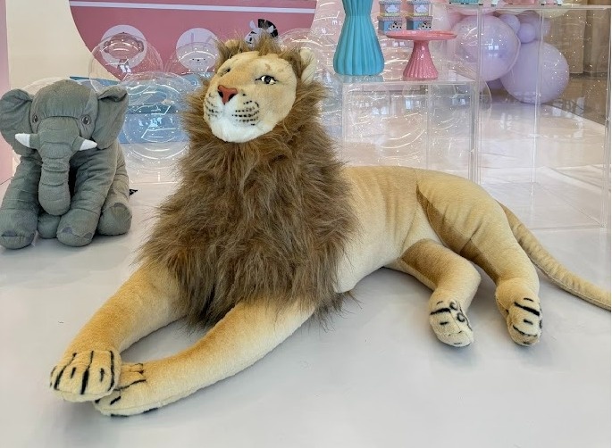 Leão de Pelúcia Realista Gigante 1,6M - Felicittà Festas