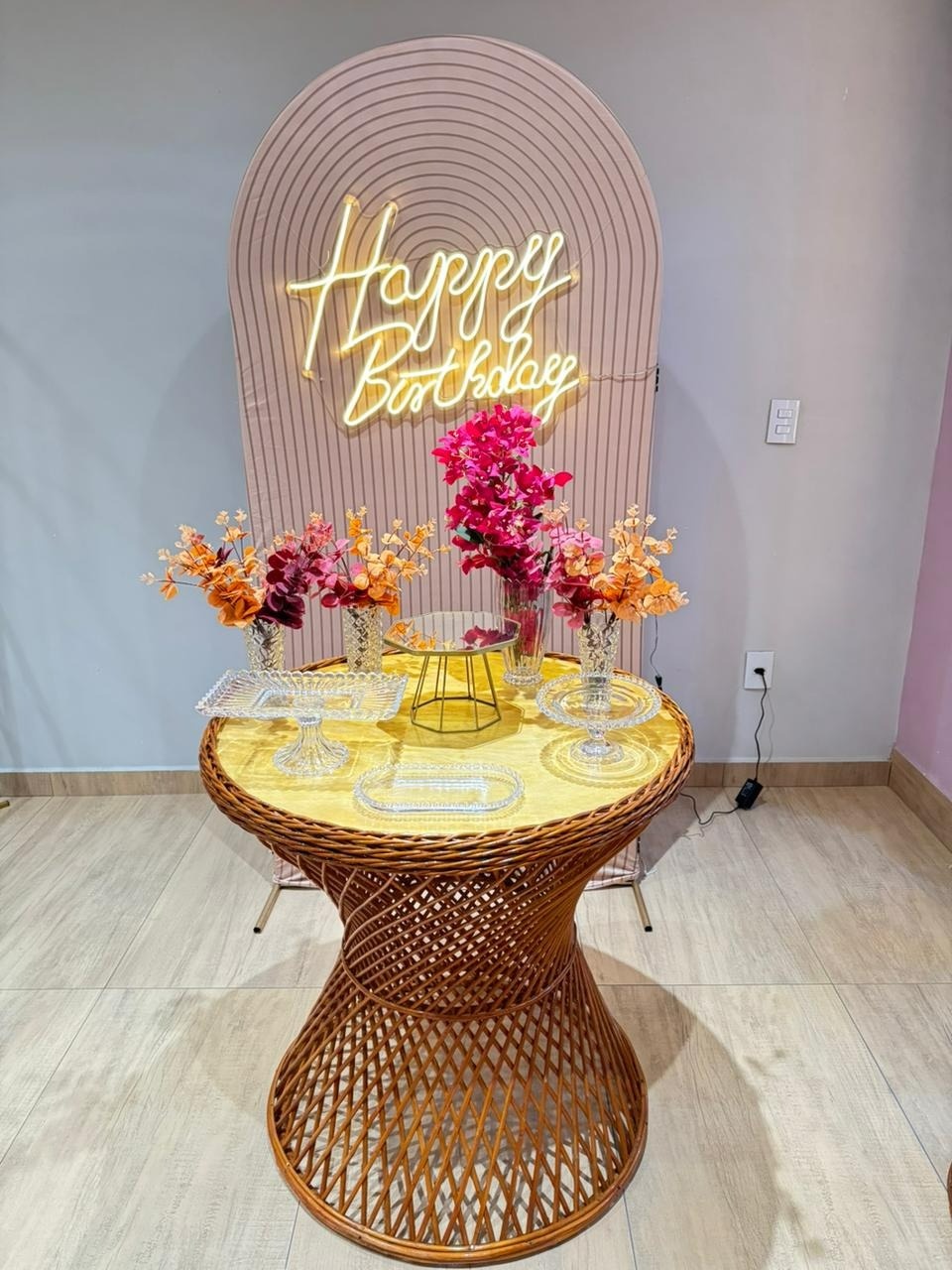 Composição Mesa Cinturinha Única E Painel de Tecido - Felicittà Festas