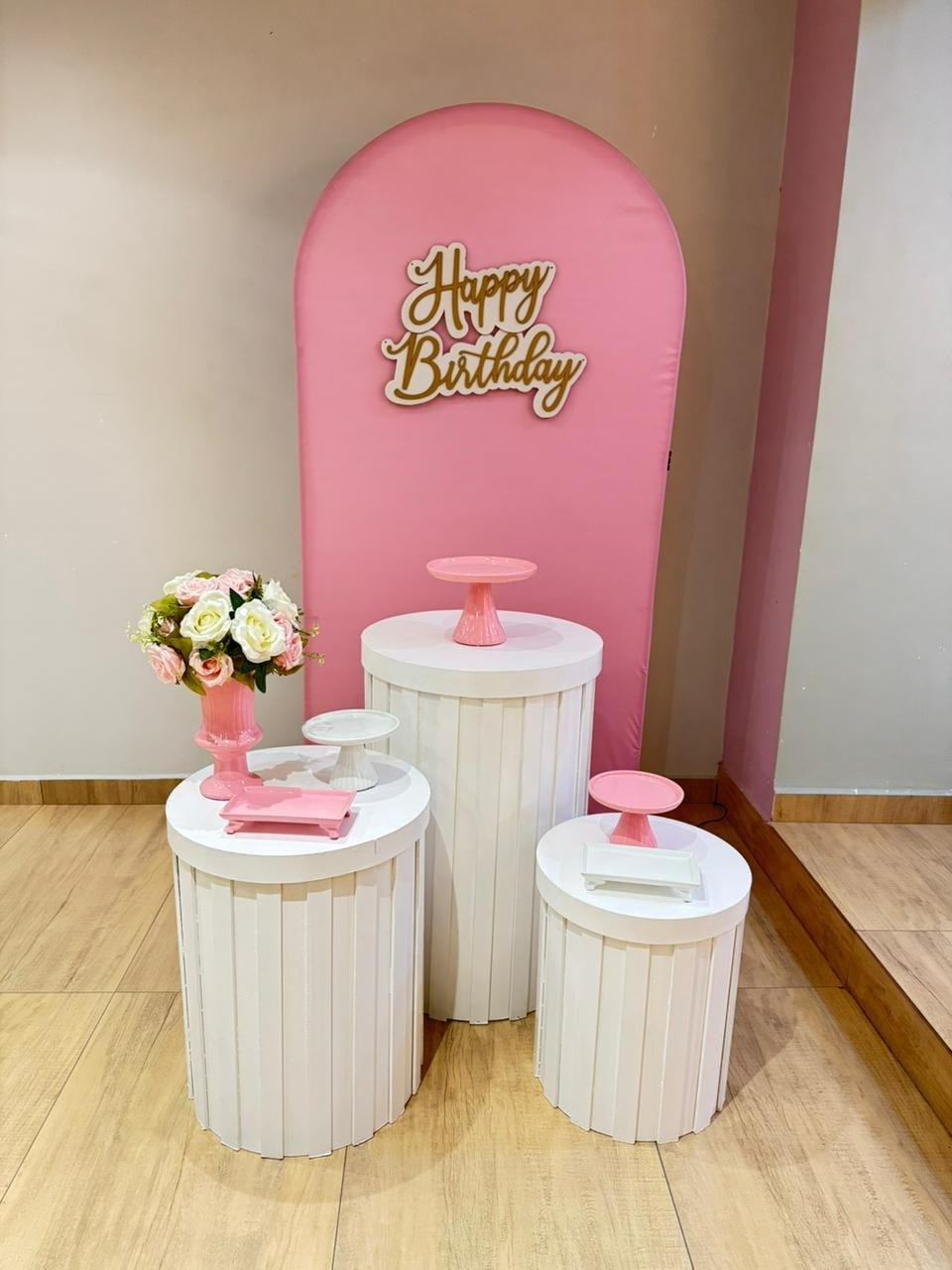 Composição Rosa Com Cilindros Ripados - Felicittà Festas