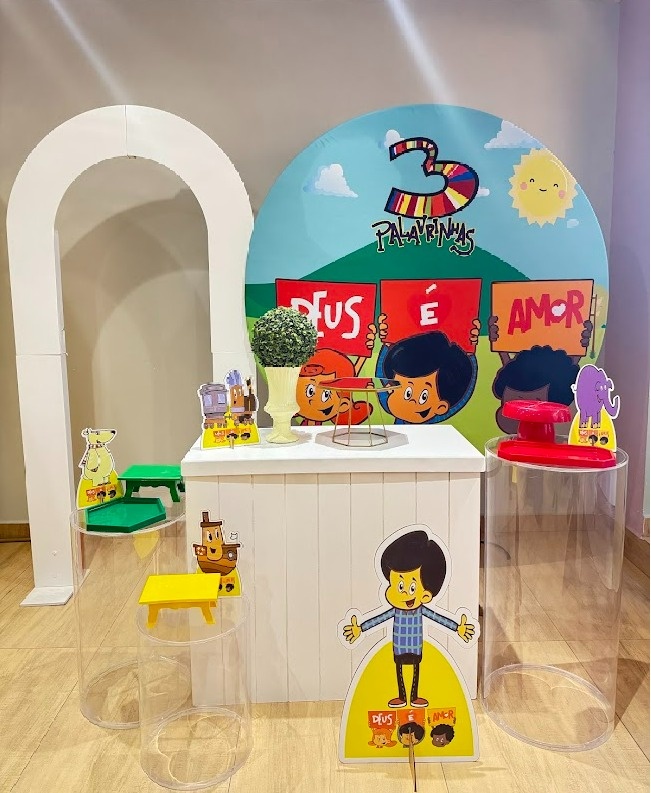 Três Palavrinhas Kit Diamante Com Mesas Em Acrílico - Felicittà Festas