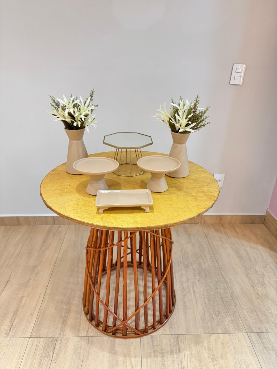 Composição Mesa de Vime Cone Com Itens Em Cor Bege - Felicittà Festas