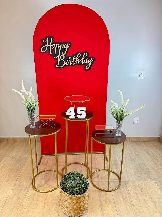 Composição Romano Vermelho Com Mesas de Ferro Adulto - Felicittà Festas