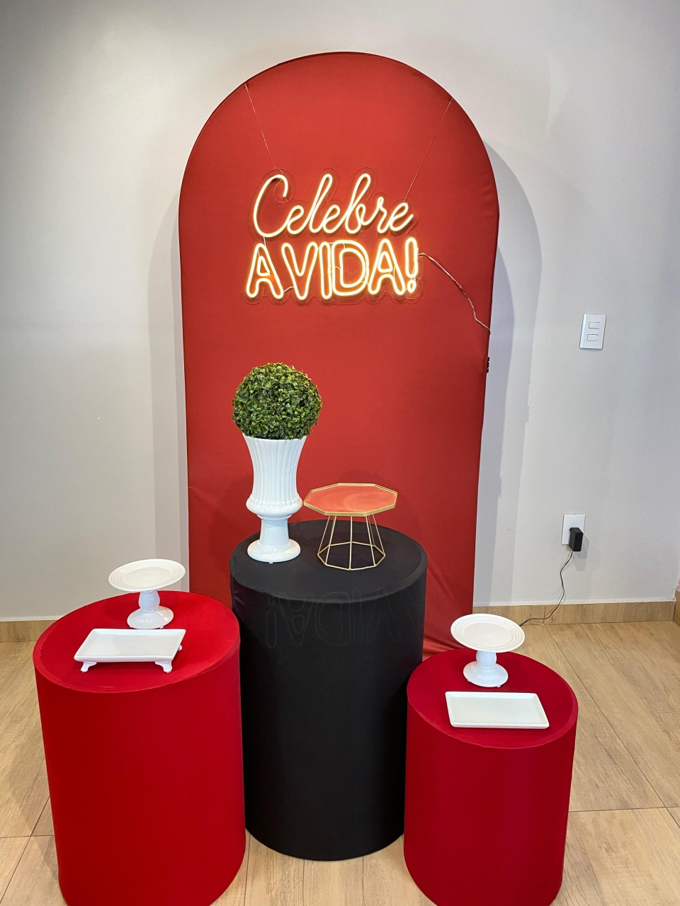 Composição Romano Painel Vermelho Adulto/ Juvenil - Felicittà Festas