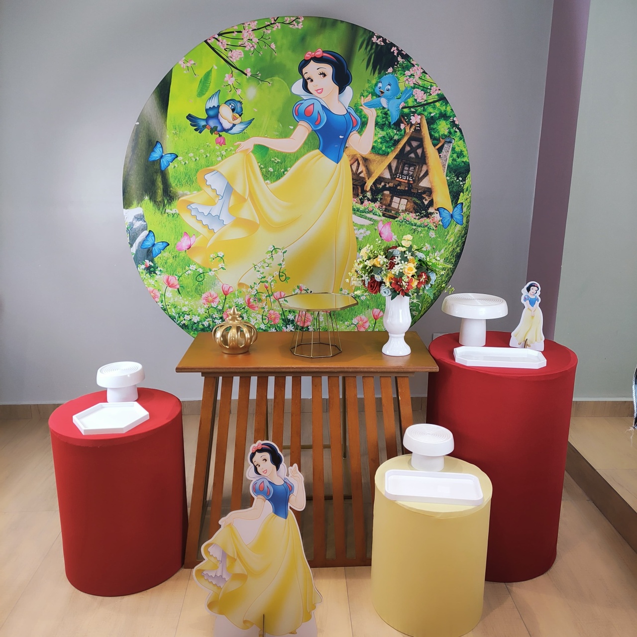Branca de Neve Kit Ouro Com Mesa Triangulo - Felicittà Festas