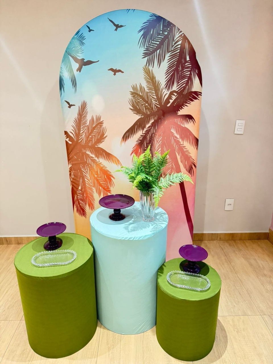 Tardezinha Composição Painel Romano E Cilindros Com Verde - Felicittà Festas