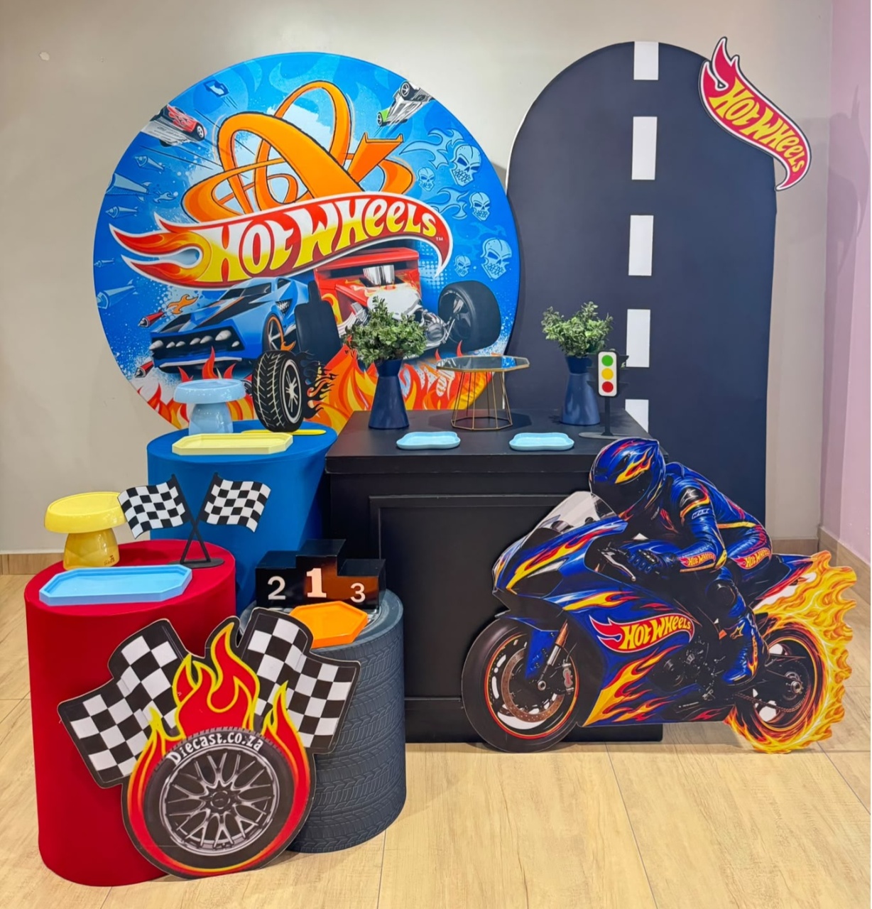 Hot Wheels Kit Diamante Com Moto - Felicittà Festas