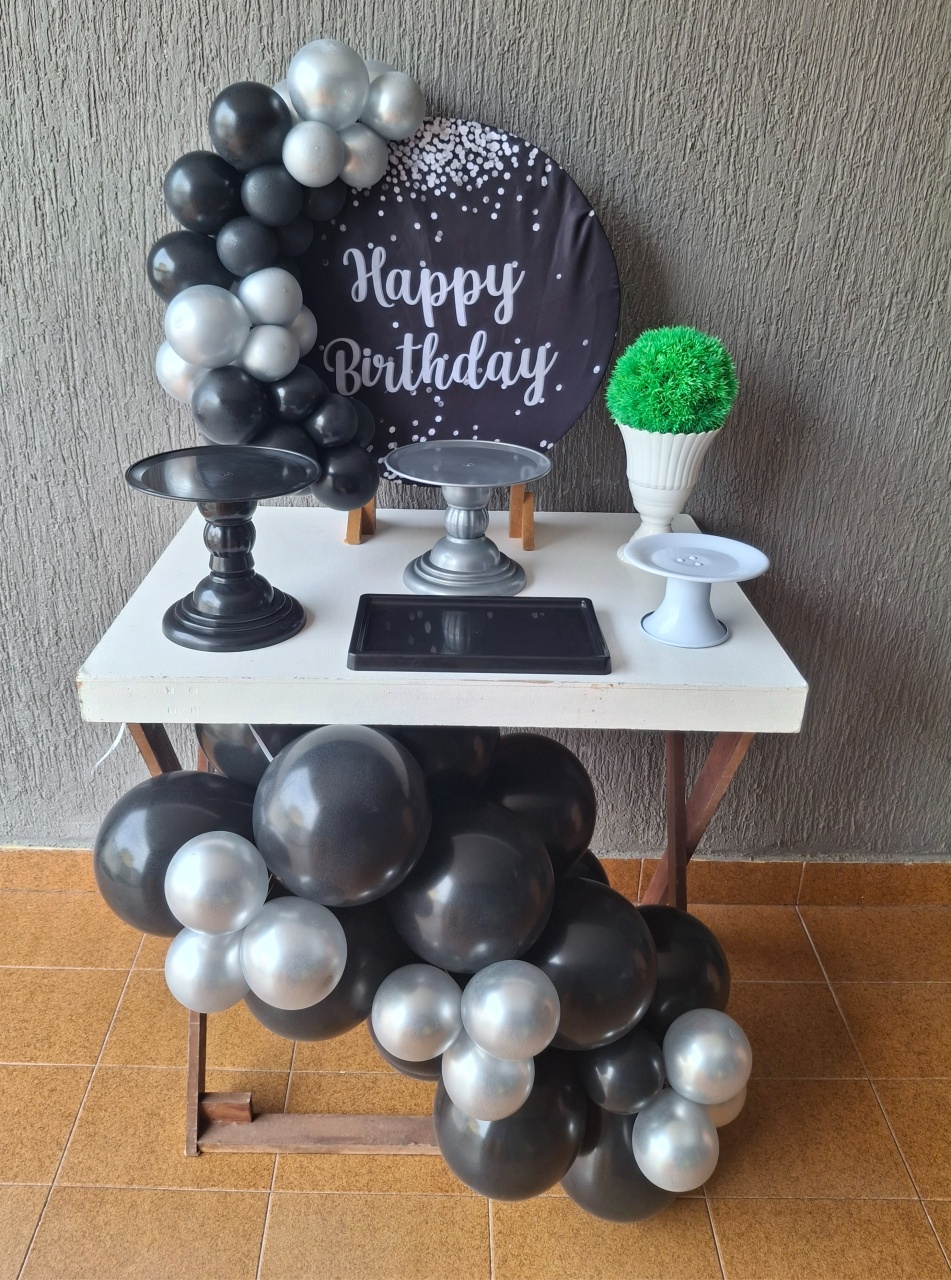 Mini Kit Com Mesa Happy Birthay Preto E Prata - Pegue e Monte da Janaa