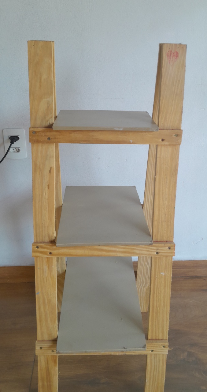 Escadinha de Pinus E Mdf - Pacalu Locações 